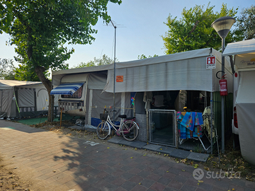 Struttura, roulotte, tenda