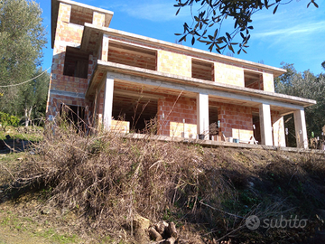 Villa bifamiliare in costruzione