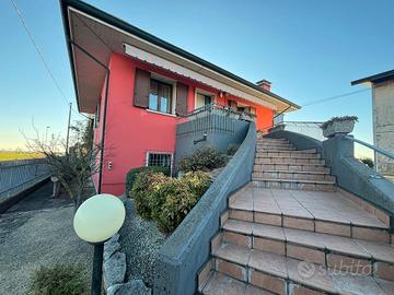 Albaredo d'Adige semicentro: casa singola con giar