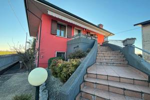 Albaredo d'Adige semicentro: casa singola con giar