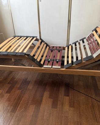 Letto con rete elettrica a doghe
