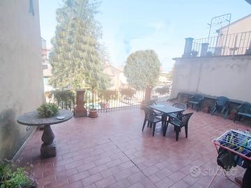 Appartamento con Ampio Terrazzo abitabile. UA/888