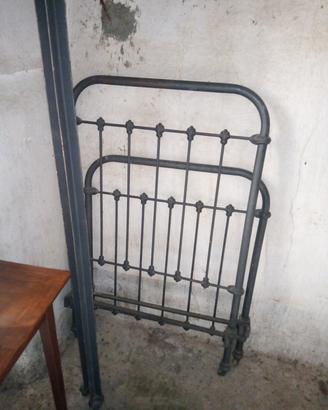 Letto singolo in ferro battuto
