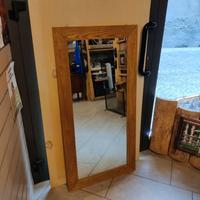 Specchio con cornice in legno