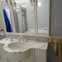 mobile lavabo con piano in marmo 