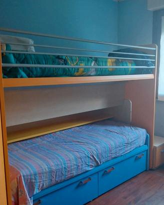 Cameretta con letto scorrevole e cabina armadio