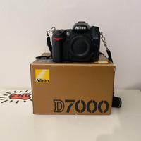 Nikon D7000 + Battery grip + Accessori
