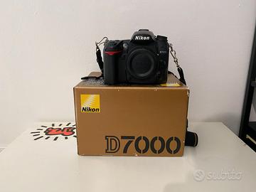Nikon D7000 + Battery grip + Accessori