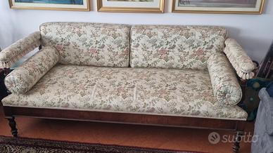 OTTOMANA E TAVOLO 800