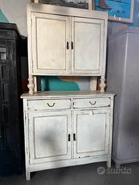Credenza decapata