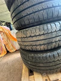 N. 4 pneumatici michelin agilis camping  225/65/16