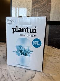 Plantui Smart Garden