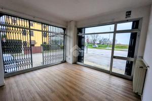 NEGOZIO A GORGO AL MONTICANO