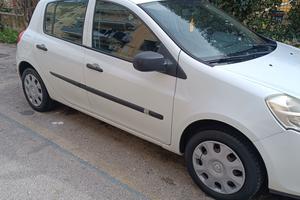 Renault Clio III serie 1.2 Benzina 2011 Noschese 