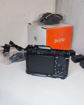Zv-E10 Kit (16-50mm) + 3 Batterie + Cage