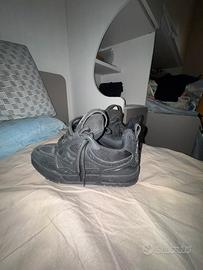 scarpe di colore nero