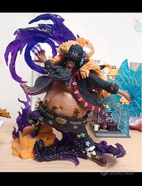 Statua Marshall D. Teach Barbanera su base Diorama