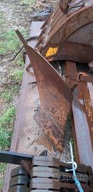 Aratro per trattore cingolato