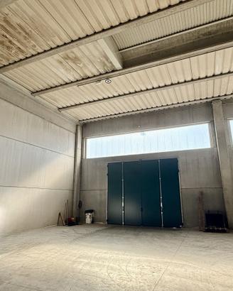 Capannone uso deposito di 750mq