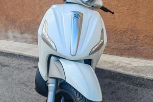 Piaggio Beverly 350 sport touring