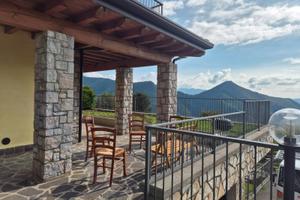 Roncola con giardino privato e box doppio