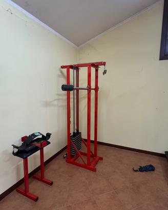 Lat machine palestra con pesi