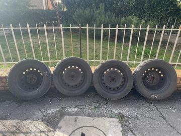 Pneumatici invernali 185/60 R15 come nuove