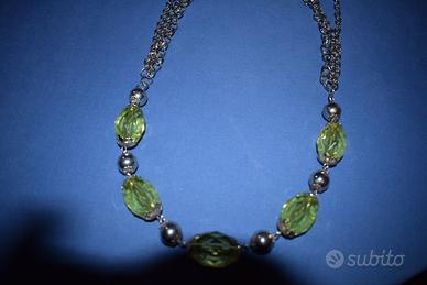 Collana con pietre grandi color verde