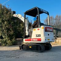 E215 Mini escavatore 16 q Bobcat 320