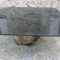 TAVOLINO BASSO IN VETRO CON BASE IN NOCE