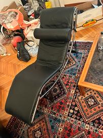 Chaise longue LC-4 di Le Corbusier
