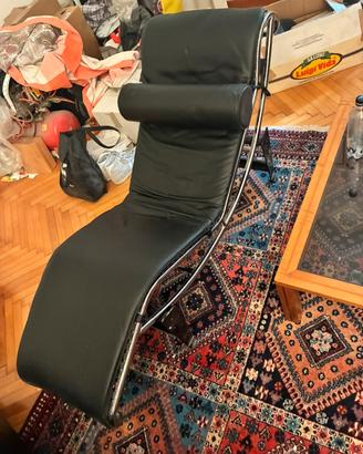 Chaise longue LC-4 di Le Corbusier