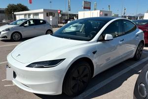 Tesla model 3 premium