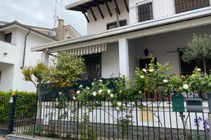 Stanza singola in Villa con giardino