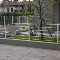 Recinzione modulare economica con paletto