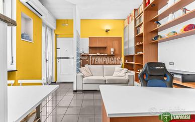 MONOLOCALE CON BALCONE NEL CUORE DI PORTA NUOVA -