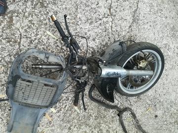 Smembro per ricambi beverly 500 anno 2003