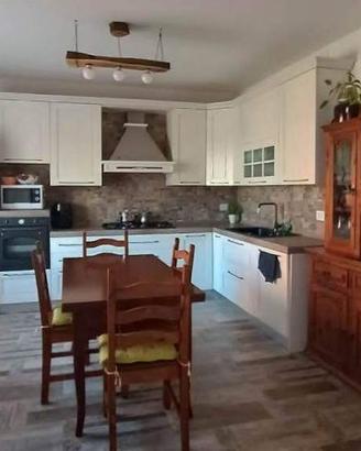 Casa singola con box, cantina e giardino di 300 mq