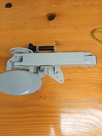 braccio supporto TV camper