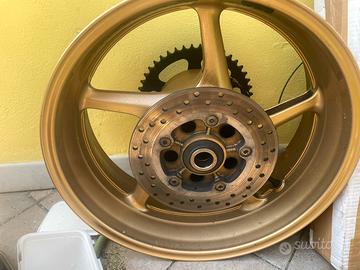 Yamaha r1 cerchio in lega