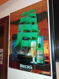 Specchio, bandiere e scudo Becks beer