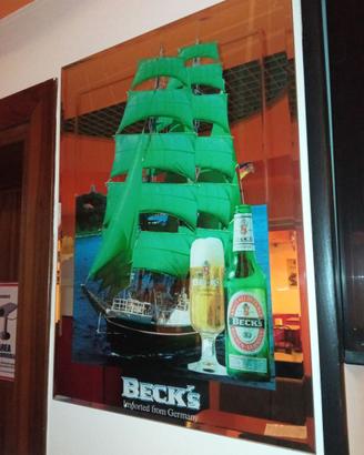 Specchio, bandiere e scudo Becks beer