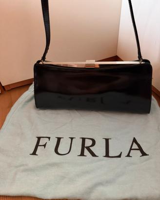 Borsa a spala FURLA Vintage in pelle lucina nera