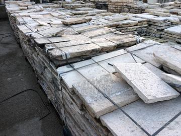 Basole vissute in pietra