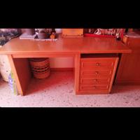 scrivania in legno 