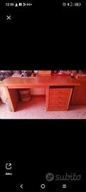 scrivania in legno 
