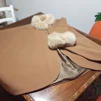 Mantella con bordi pelliccia