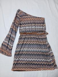 Vestito monospalla stile missoni