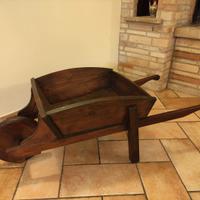 Carriola in legno da arredamento 