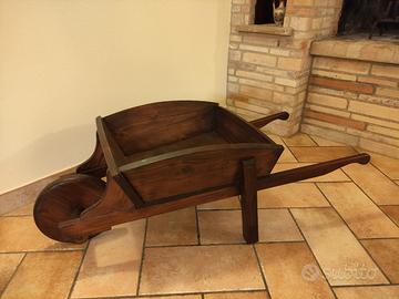 Carriola in legno da arredamento 